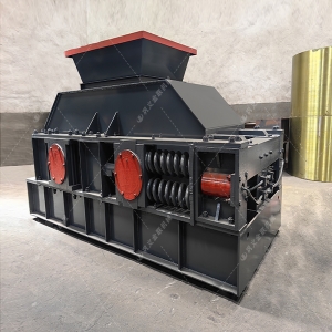 大型2PG1510半自動液壓對輥破碎制砂機發貨圖片